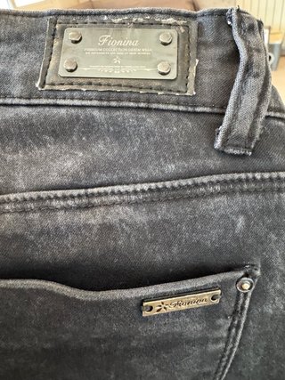 Pantalón tejano elástico negro