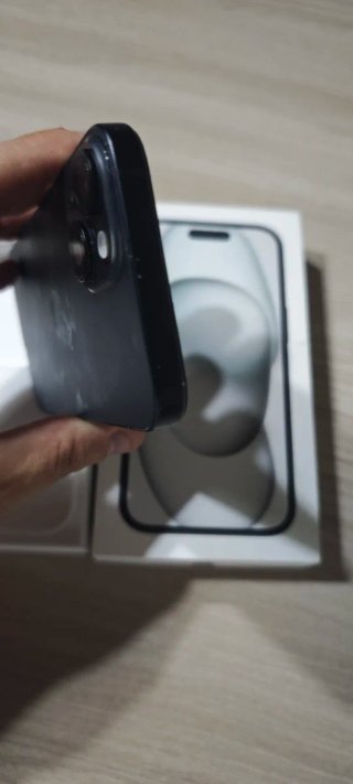 iPhone 15 128GB Nero con problema di riavvio