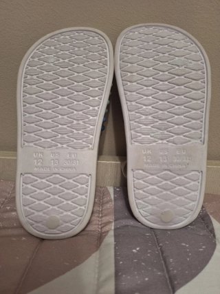 Chancletas Primark niño multicolor