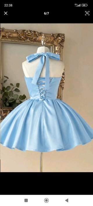 Vestido corto azul con pedrería