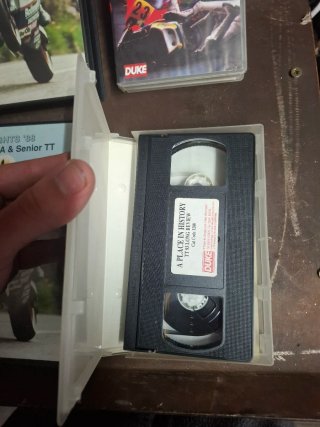 Lote 4 VHS Duke Video TT Highlights & A Place In H