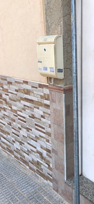Postes metálicos para valla