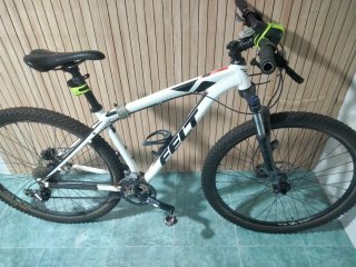 Bicicleta de Montaña Felt Blanca