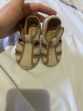 Sandalias para bebé a rayas