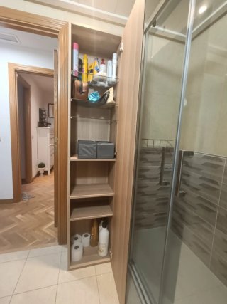 Armadio bagno Ikea in legno e vetro
