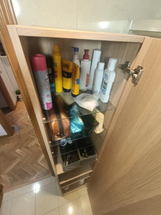 Armadio bagno Ikea in legno e vetro