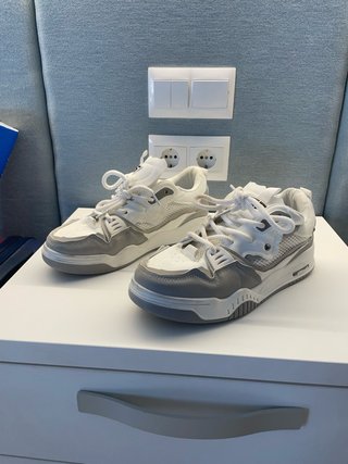 Zapatillas deportivas skoo wood gris y blanco