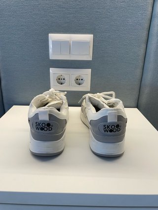 Zapatillas deportivas skoo wood gris y blanco