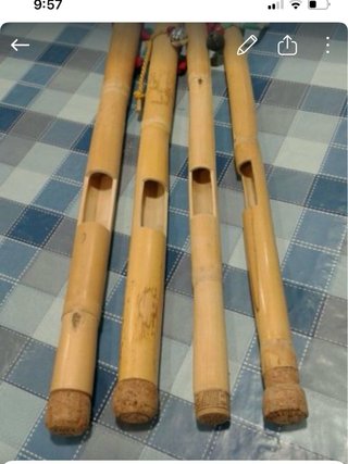 Castañetas murcianas elaboradas con cañas del rio