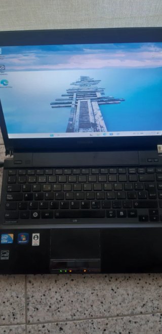 Portatil Toshiba i5 con batería nueva. Windows 11