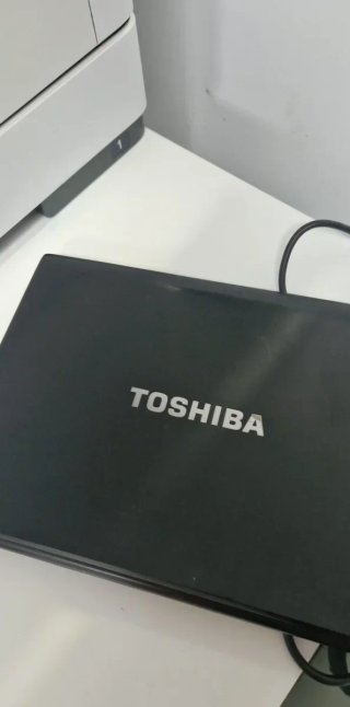 Portatil Toshiba i5 con batería nueva. Windows 11
