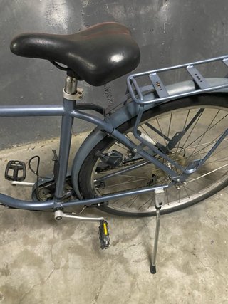 Bicicleta urbana azul modelo : elops 120 . Ru.28”