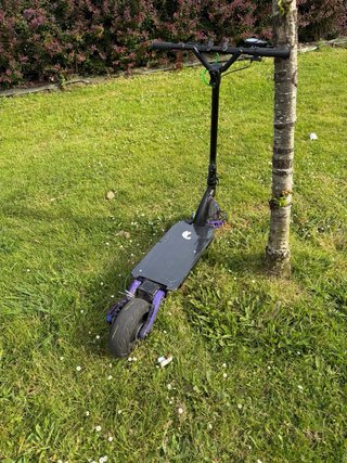 Patinete Eléctrico Negro y Morado