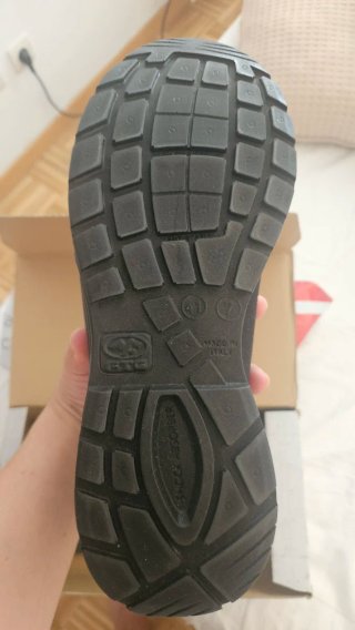Zapatos de seguridad nuevos