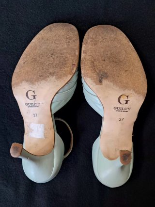 Zapatos de piel con pulsera al tobillo