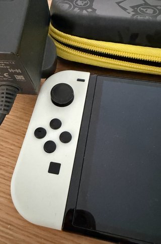 Nintendo Switch OLED + 4 Juegos