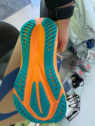 ASICS Novablast 5 T42 Corrida Tamanho 42