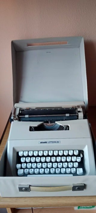 Máquina de escribir Olivetti Lettera 25
