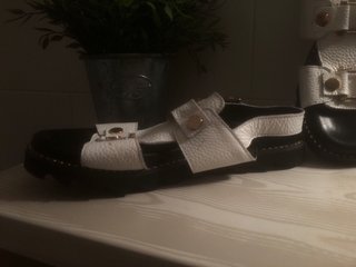 Sandalias de piel blancas y negras