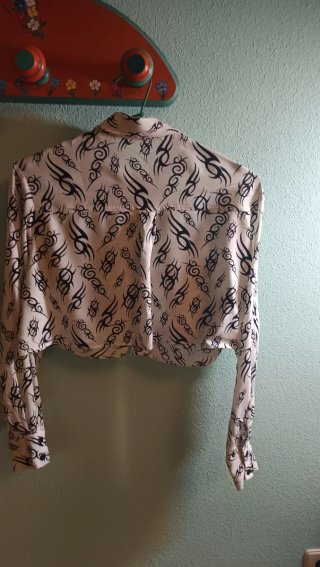 Camisa corta tribal beige y negra
