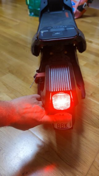 Segway ZT3 PRO E patinete eléctrico DGT