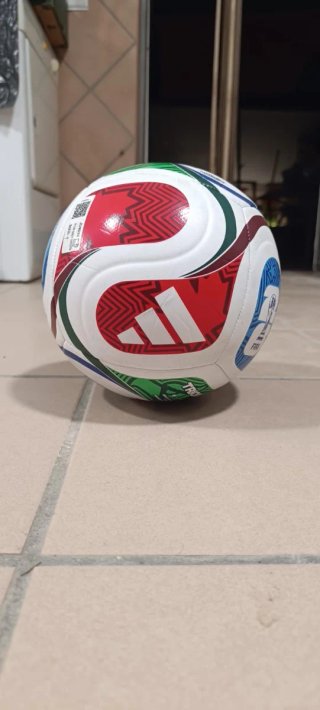 Balón de fútbol Adidas del mundial.