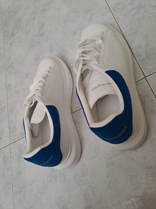 Sneakers Alexander McQueen bianche e blu