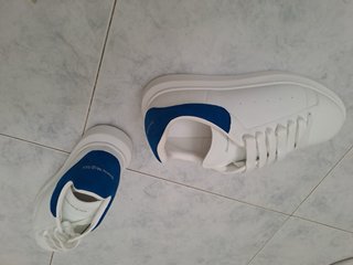 Sneakers Alexander McQueen bianche e blu