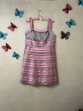 Vestido de fiesta gris y rosa