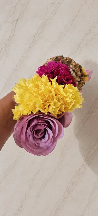 Ramillete flamenca fucsia, amarillo, lila y dorado