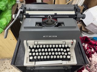 Máquina de escribir Olivetti Línea 98