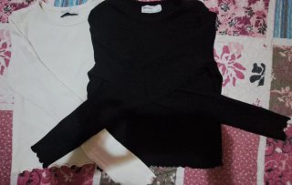 2 Camisetas Bershka Manga Larga Blancas y Negras