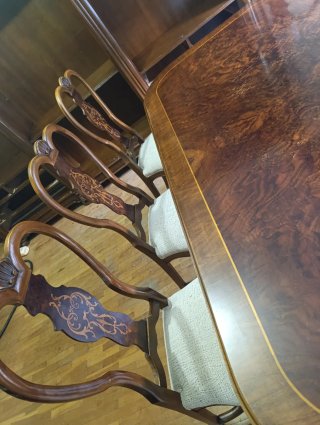Mesa y 6 Sillas de comedor de madera noble