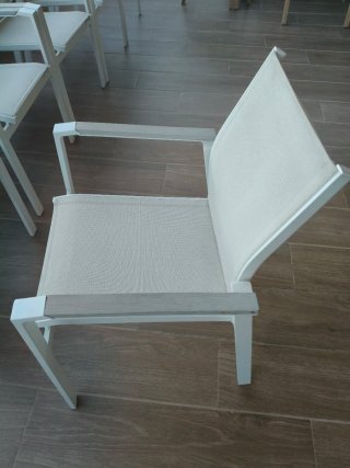 6 Sillas de jardín beige y blancas