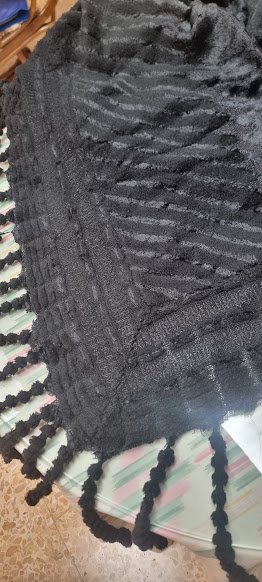 Mantón antiguo de lana negro