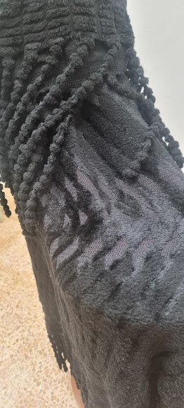 Mantón antiguo de lana negro
