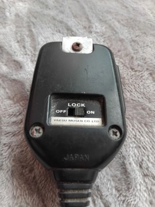Emisora Yaesu FT-2200 + Micro MH-26D8 (Revisada)