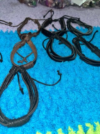 Pulseras de cuero sintético para hombre y mujer
