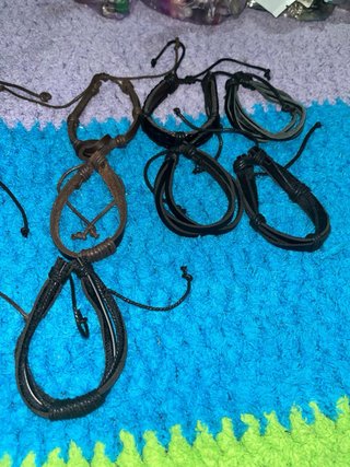 Pulseras de cuero sintético para hombre y mujer