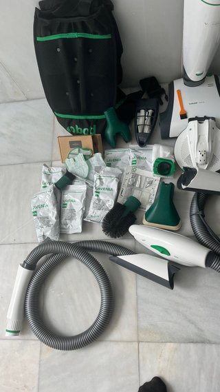 Aspiradora Kobold VB 110 con accesorios