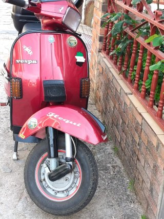 Vespa TX 200 Roja