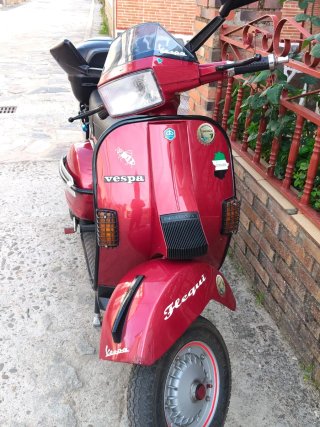 Vespa TX 200 Roja