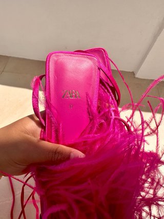 Sandalias Zara con Plumas Fucsia