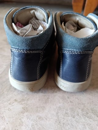 Zapatillas botín azul y blanco