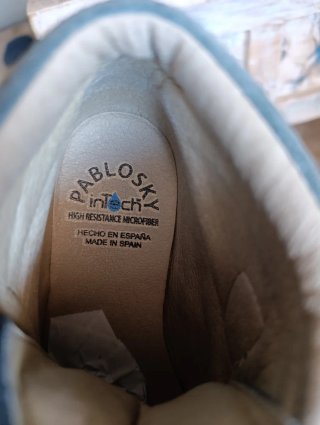 Zapatillas botín azul y blanco