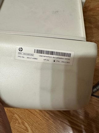 Impresora HP gris y blanca
