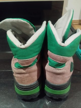 Botas de montaña verdes y salmón. Talla 41