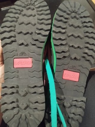 Botas de montaña verdes y salmón. Talla 41