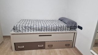 Cama doble con cajones y armario
