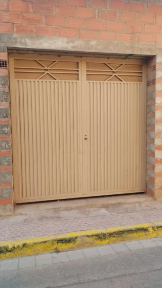 Puerta de garaje metálica 2 hojas